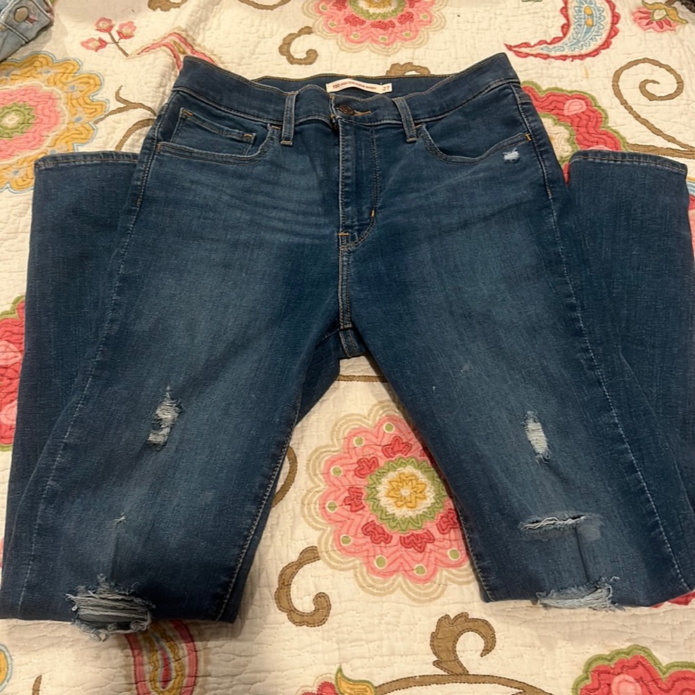 Levi’s high rise super skinny blue jeans, super soft and slight stretch fabric